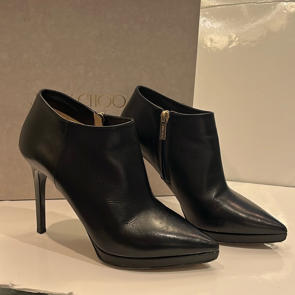 Jimmy Choo Lindsey 100 Black Ankle Boots Size 36.5 Shiny Grainy Leather in Box